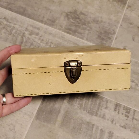 Vintage Small Mele Ivory Jewelry Box w/Pink Crushed Velvet Lining - Picture 3 of 10